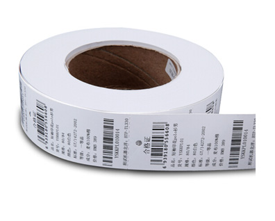 服装吊牌（空白/印刷）布标的别名分为：商标、织标、织唛、唛头、内唛、洗水标、洗涤标、水洗唛；从大体来划分为织边布标和切边布标两种